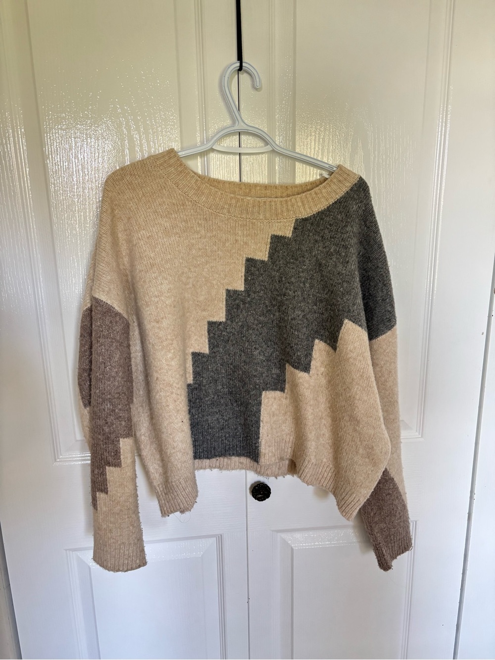 Neutral Colorblock Geometric Women’s Sweater